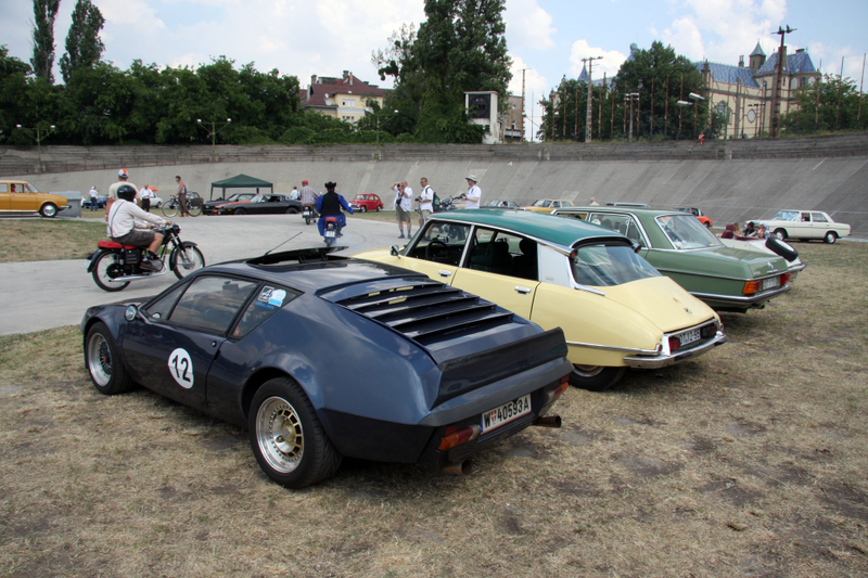 Illustration for article titled Classic Car Ownership Is Made Greater By The People Around You